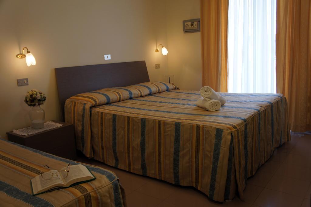Hotel Solaris Giulianova Exterior foto