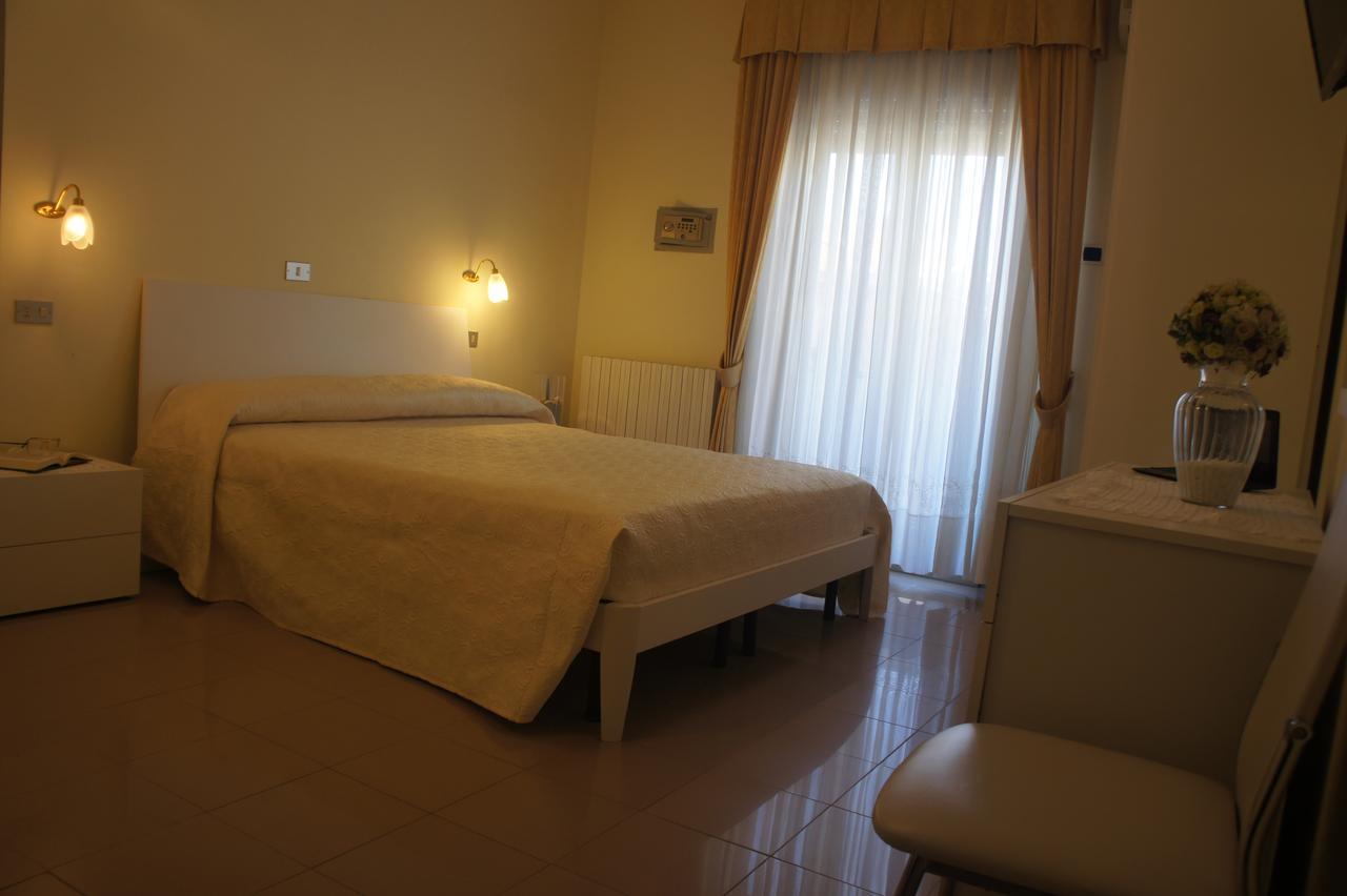 Hotel Solaris Giulianova Exterior foto